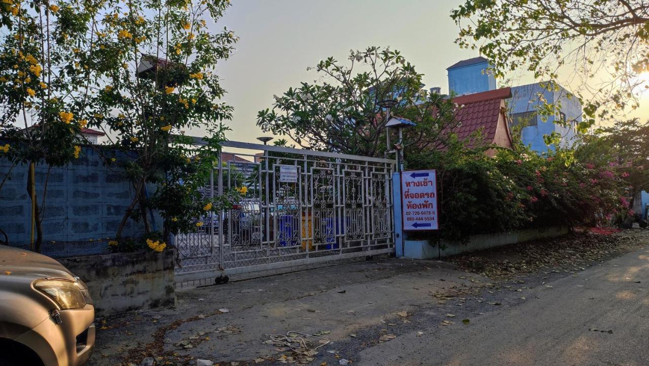 Pa Chalermchai Guesthouse Bangkok Dış mekan fotoğraf